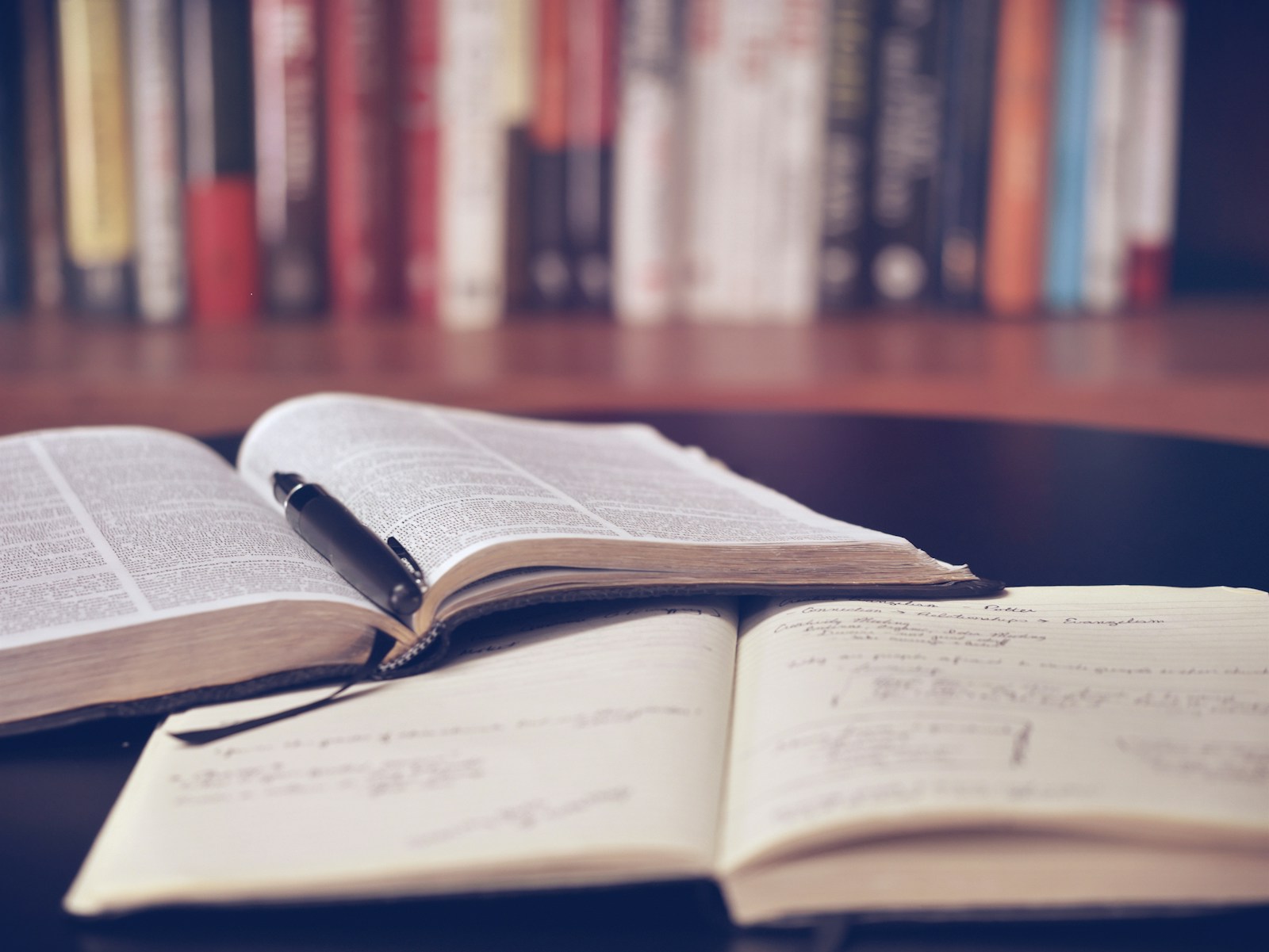 Artículos científicos y libros